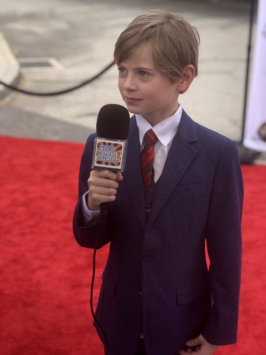 The <a href="/YEAAWARDS/">YoungEntertainerAwds</a> were sooo amazing! Thank you for the great opportunity! #youngactor #somuchfun <a href="/MagiciansSYFY/">The Magicians</a> 🎉