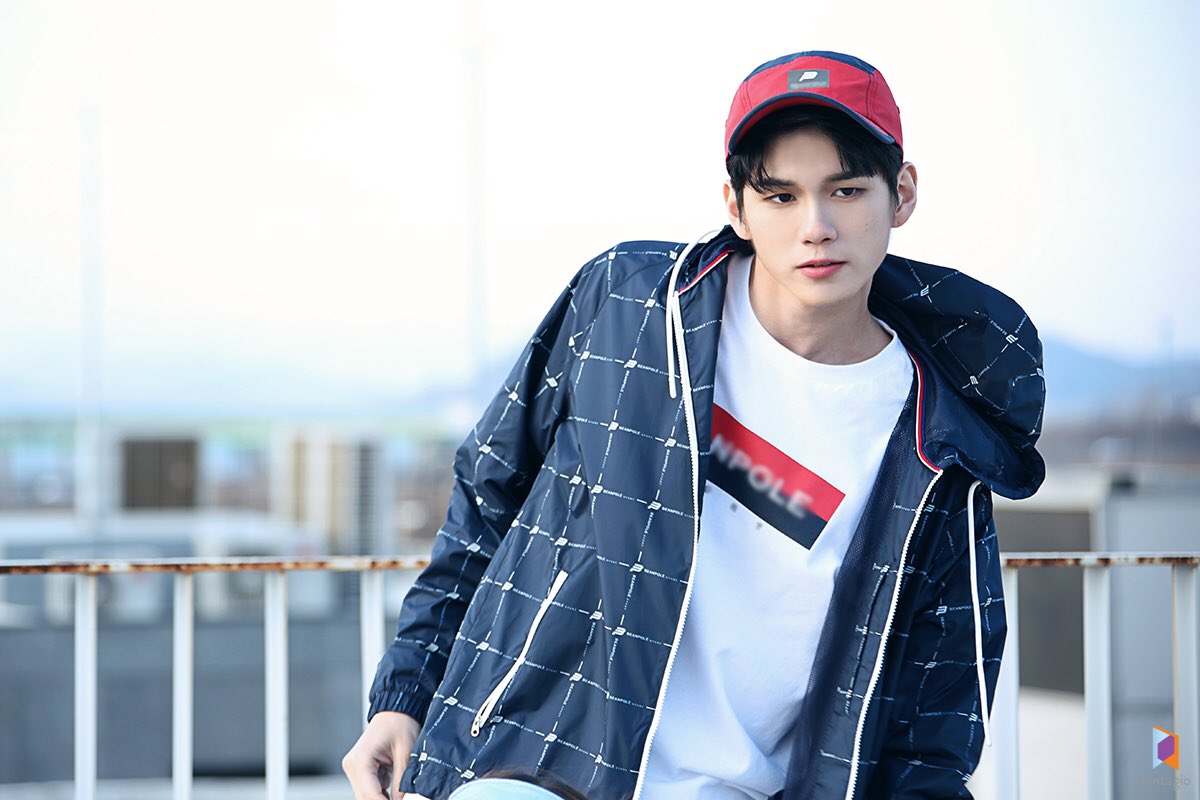 ONGSEONGWU_TH's tweet photo. [📷]☁️🎪 เผยภาพ daily look ของประติมากรรมที่มีชีวิต “องวิด” ✨💛(8)
🔗 https://t.co/ZqvASNKVQz
#옹성우
#องซองอู https://t.co/z5M3p95n6c