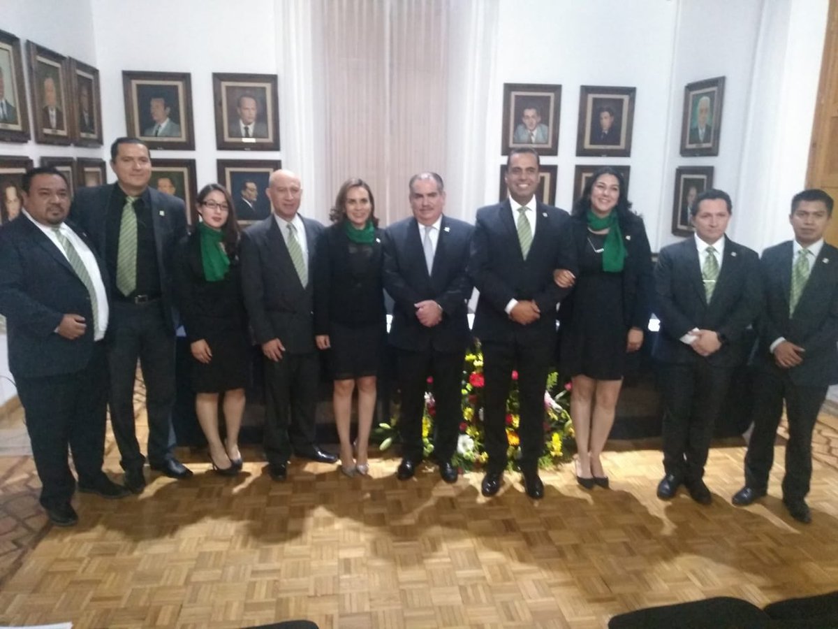 RafaRiveraB's tweet photo. Agradecido por la confianza del gremio de los administradores de Michoacán. Soy #CONLAMI. Colegio Nacional de Licenciados en Administración de Michoacán A.C. Nuevos retos, nuevos resultados... https://t.co/7vEg33DBj1