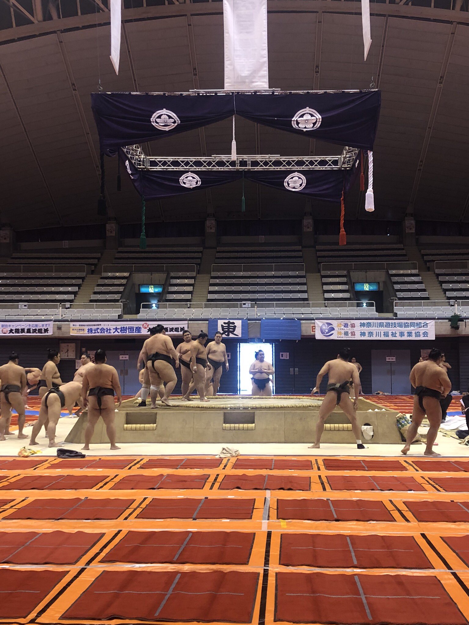 4月15日（土）チケット 大相撲藤沢場所 藤沢市秋葉台文化体育館