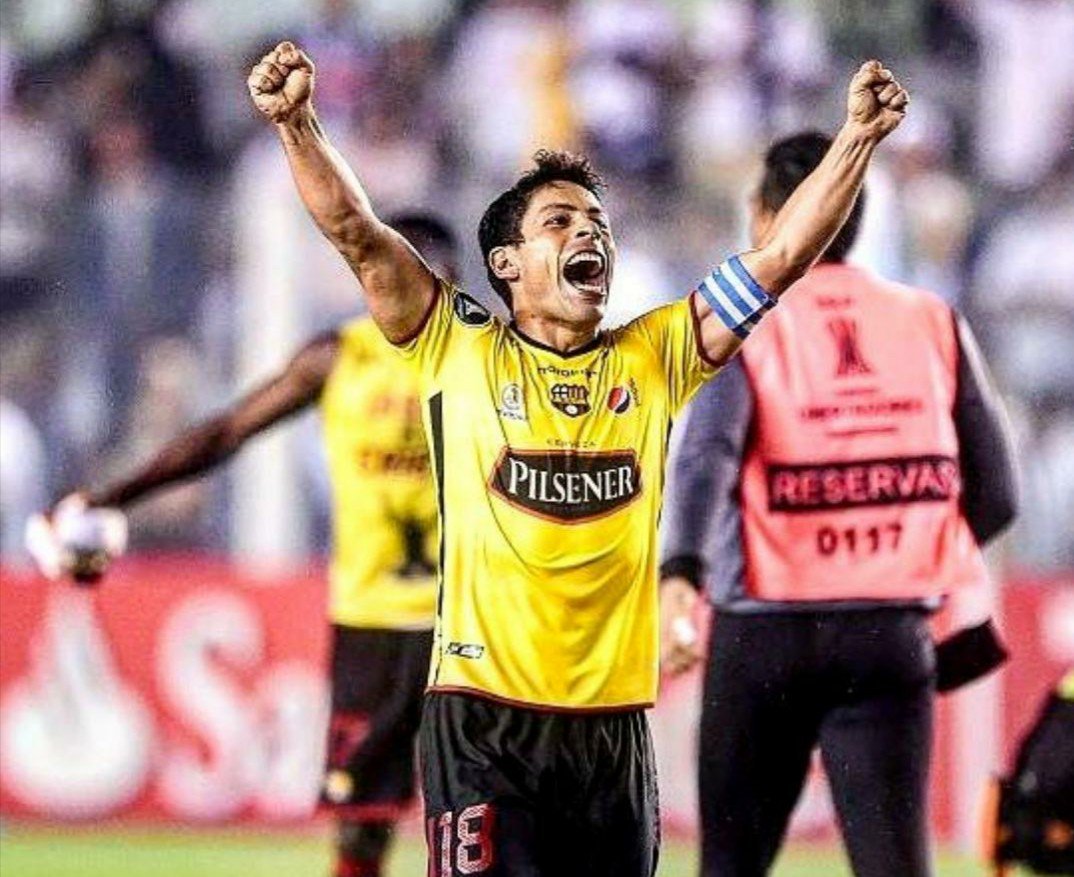 Futbol17_ec's tweet photo. Todo esto por la partida de Almada, no quiero imaginar cuando toque despedir a este señor. https://t.co/GwbJynY7Hb