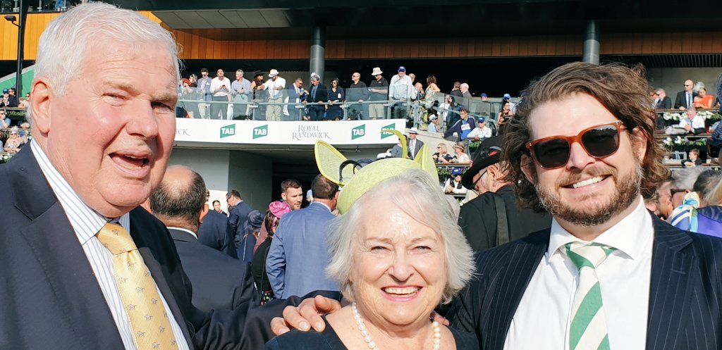 IHOracing's tweet photo. Yogi good to go. Support crew a little nervous. @ATBloodstock @cmaherracing https://t.co/0t8u9zX5ct