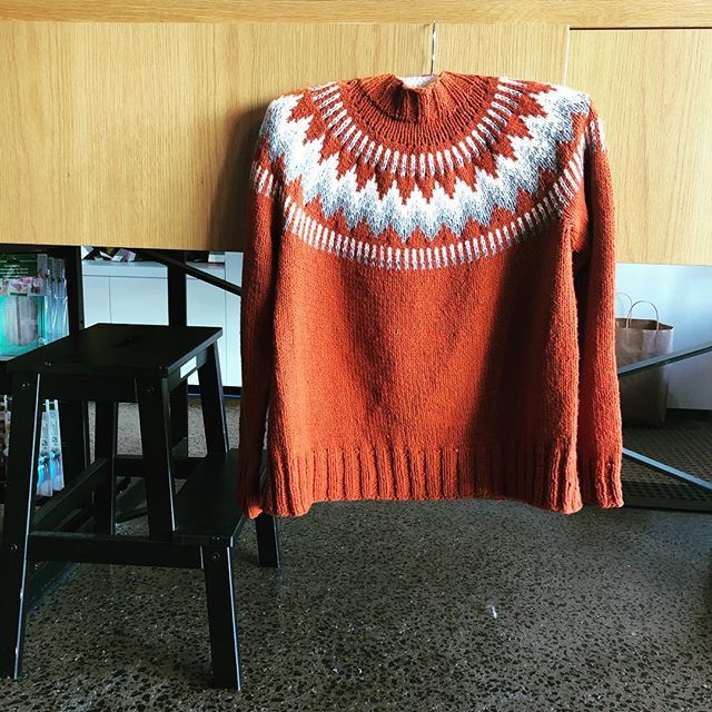 yarnandco's tweet photo. If you’ve been walking past the shop recently you may have seen this #throwbackcardigan by @dreareneeknits in progress hanging in our shop window. Well it’s finished! Just maybe needs the buttons 😉 it’s knitted in @stone_wool Cormo 10ply - hope every… https://t.co/RFGellUotH https://t.co/4Ctq7VrCWR