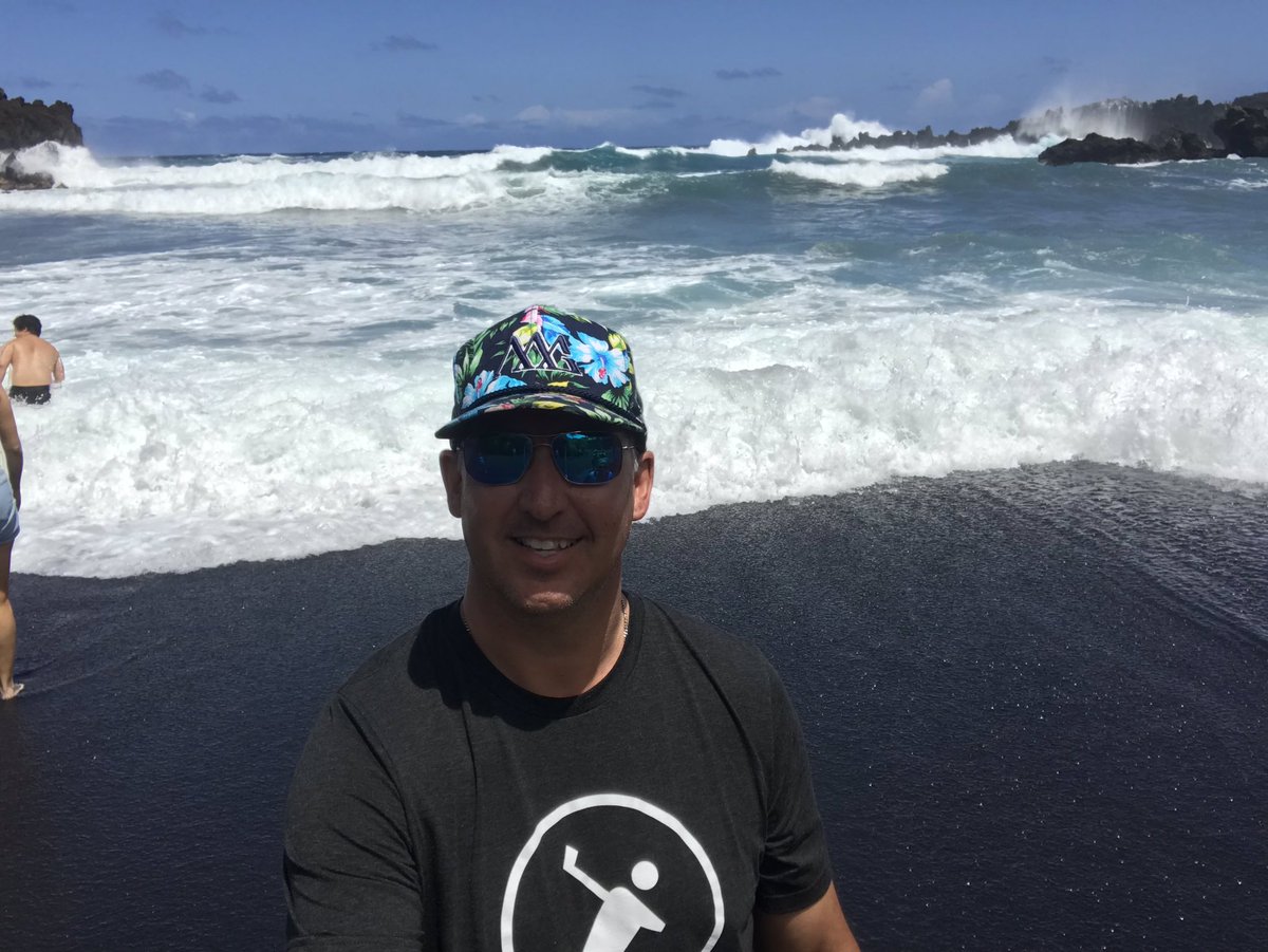 friske17's tweet photo. At the black sand beach in Maui.  #alohanorth #beaplyr https://t.co/TIk2ad4EIc