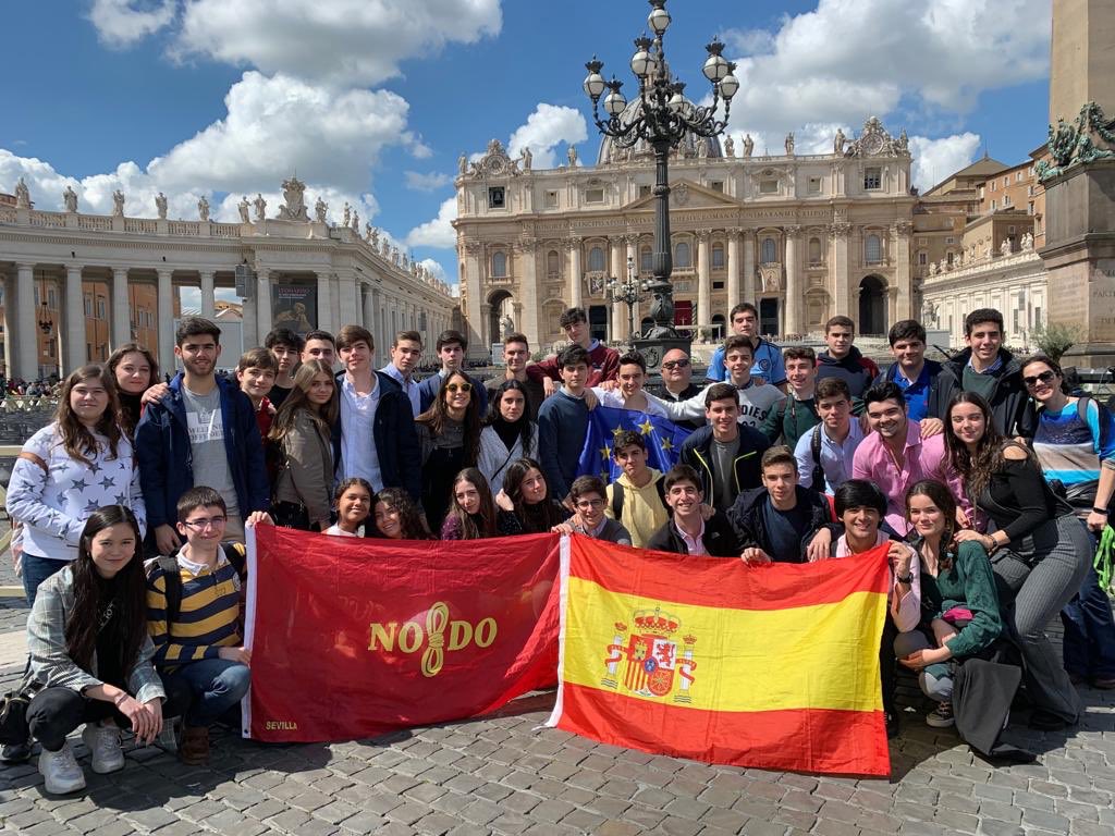 maristasevilla's tweet photo. Sigue el viaje de nuestro 1ºBach. a Roma:Museos Vaticanos, Basílica De San Pedro, San Juan de Letrán, Santa Maria la Mayor y San Pietro in Vincoli.¡Maravilloso! #maristas #masqueaulas #cambia #changechance #maristascambia #razonesparaelegirmaristas https://t.co/WddRQCpWIm