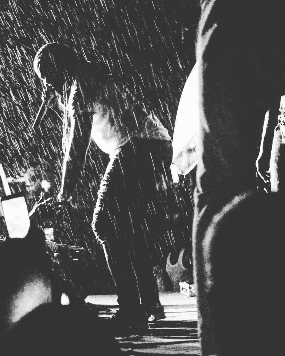 Oh31Empire's tweet photo. WE DANCED IN THE RAIN LAST NIGHT ❤️🔒 @ University of Ibadan. The rain got no'in on @peruzzi_vibes #RuzziNation #HunchoMan #HeartWorkTour 🔥🔥🔥 #Oh31ent https://t.co/Q2TIi68LOu
