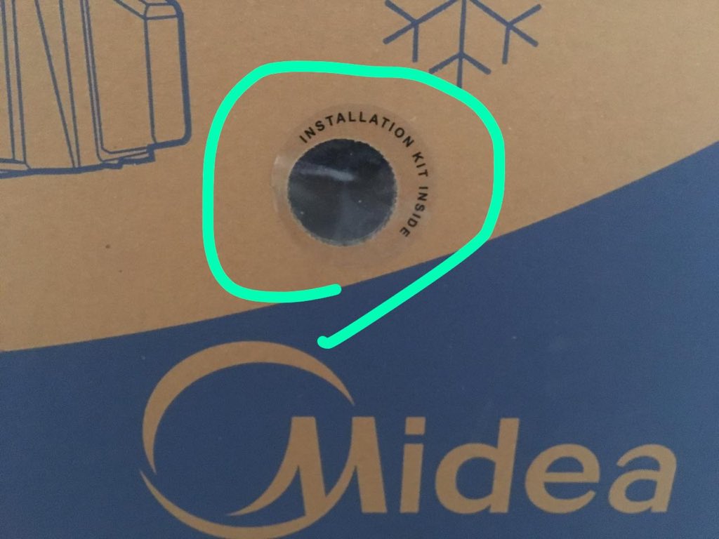_prakarsh's tweet photo. . @Flipkart strategically removed the standard installation kit from the AC packaging &amp; now forcing us to use their pathetic service partners for AC installation or else to arrange the copper pipe (included in AC packaging) on my own #flipkart #supercoolingdays #flipkartsale https://t.co/AawMnjTrb3