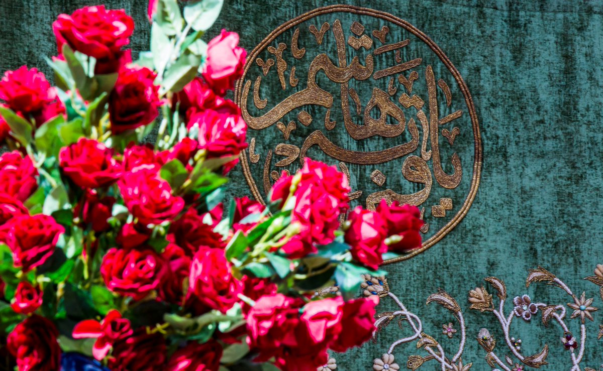 #مولد_الاقمار_المنيره

🌿يـا طالـب الحــاجـــات حـسبـك كفــه
                     اطلب تنل ما تبتغي من مأمل
 🌿فلدى أبي الفضل السخي ترى الرجا
                       مـتـحققاً فــوراً ودون تمـهـل