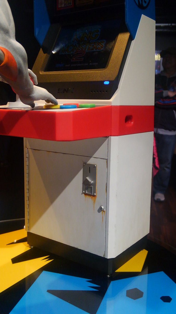 nu__man's tweet photo. アトミックガイ、カラーリングはゲーム内の初期段階をイメージ。体つきは勢いで(?)造りましたが、顔はメインビジュアルの森気楼先生風に造形しました。
筐体のボックス部分は剥げチョロ&amp;錆び塗装を施しましたがNEOGIO mini本体部分に汚し塗装する勇気はありませんでした…(苦笑)
#16bitmodels https://t.co/ki0D20IyiF
