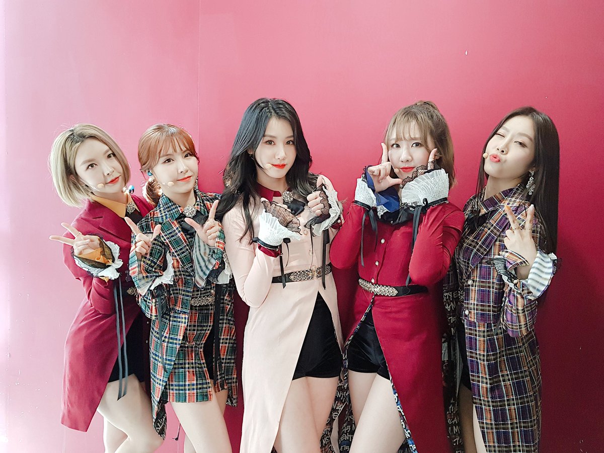 [#워너비] 잠시 후 3시 30분! MBC 쇼!음악중심에 너비들이 출연합니다~! 꼭 본방사수 부탁드립니다 😆😆 워너비는 9번째로 출연합니다 🤗
#WANNAB #아미 #세진 #린아 #로은 #은솜 #레고 #LEGGO #음중 #음악중심