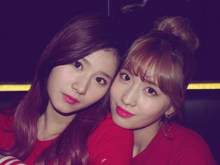 JeongTinney's tweet photo. Through thick and thin they've always been there for each other! 😭💜💚
#HappySaMoDay
#7YearsWithSana
#7YearsWithMomo
#7YearsWithSaMo https://t.co/Deb6iP2Bh6