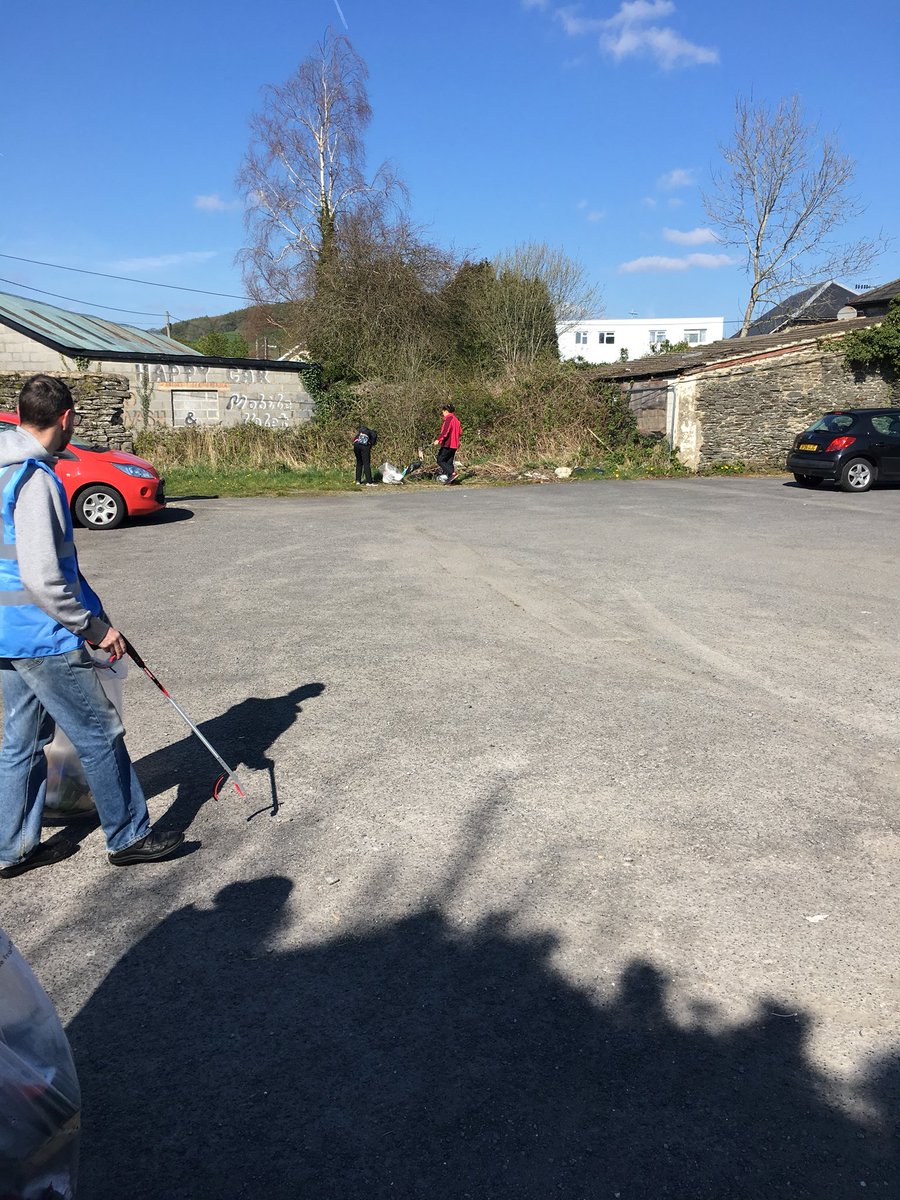 coop_member's tweet photo. Fantastic turn out for our Lampeter litter pick! A big thank you to all who came along to help! #TheCoopWay #GBSpringClean #springcleancymru https://t.co/qrWgI83fO8