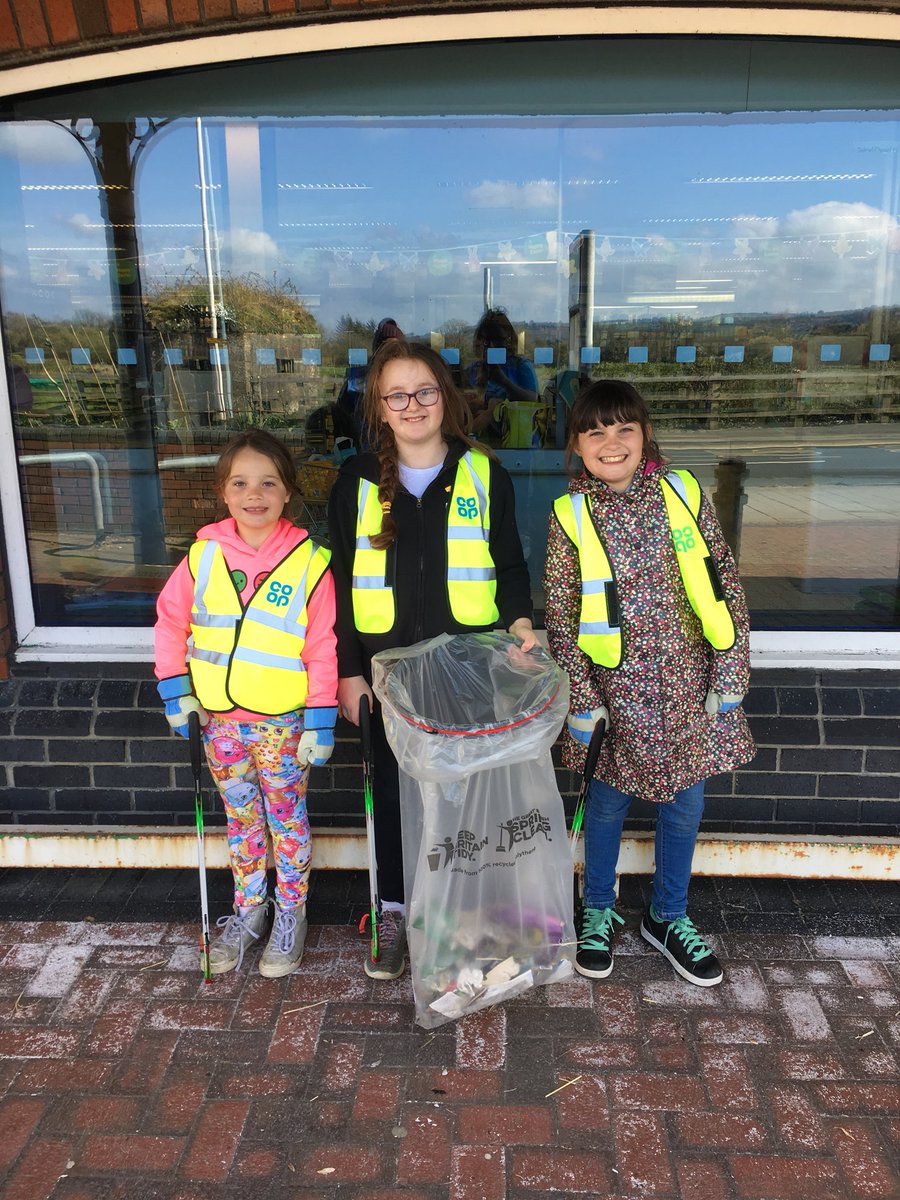 coop_member's tweet photo. Fantastic turn out for our Lampeter litter pick! A big thank you to all who came along to help! #TheCoopWay #GBSpringClean #springcleancymru https://t.co/qrWgI83fO8