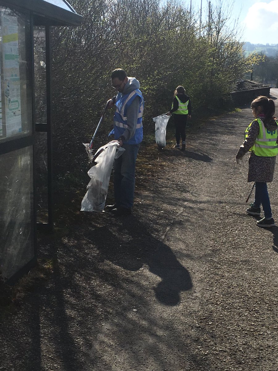 coop_member's tweet photo. Fantastic turn out for our Lampeter litter pick! A big thank you to all who came along to help! #TheCoopWay #GBSpringClean #springcleancymru https://t.co/qrWgI83fO8