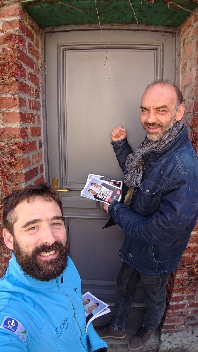 NicolasCheret's tweet photo. 🚨 [TRACTAGE]
Aux côtés de @Apourceau Poly, Sénatrice du Pas-de-Calais les camarades de la section diffusent le dernier tract de @IanBrossat
➡️ Semaine prochaine : porte à porte pour inviter au #meeting du 3 mai à #VilleAvion
#EuropeDesGens #PCF #PCF62AVION https://t.co/9ML3HXloVD
