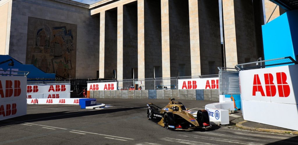 thelastcornerit's tweet image. #ABBFormulaE | La pioggia semina il caos a #RomeEPrix, #Lotterer scivola ma riesce a conquistare la pole position motorsportitalia.net/la-pioggia-sem…