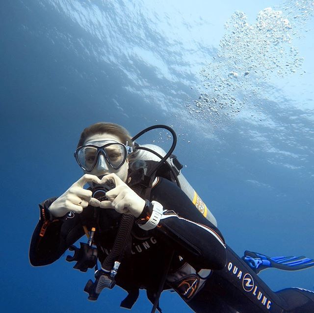 GlobalMary's tweet image. Love is in the... water! 💦
.
.
.
.
#globalmary #femaletravelbloggers #diving #marsaalam #egypt #ägypten #tauchen #scubadiving #girlsthatscuba #scubadivinggirls #scubagirls #divingphoto #corayadivers #corayabay #divinglife #scubadivingislife #scubalif… bit.ly/2UiWDVf