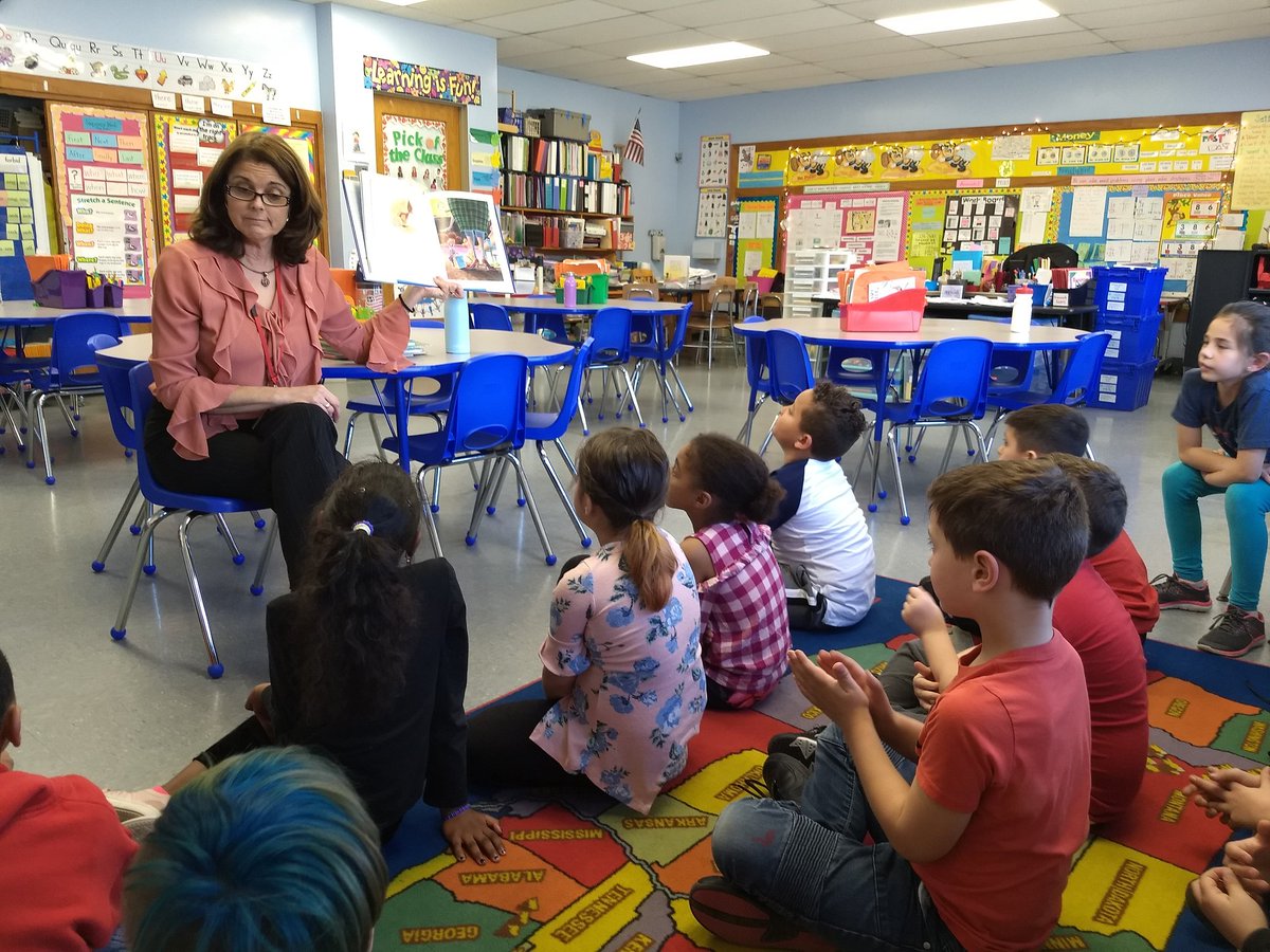 HennDFernandes's tweet photo. Students have been enjoying our guest readers this week! Thank you @Kvasey3 and @staceylmessier for sharing your joy of reading & making great connections with my 2nd graders! #HennesseyRising #ReadingWeek2019 #BelieveInYourself https://t.co/FZnSWmgbIt