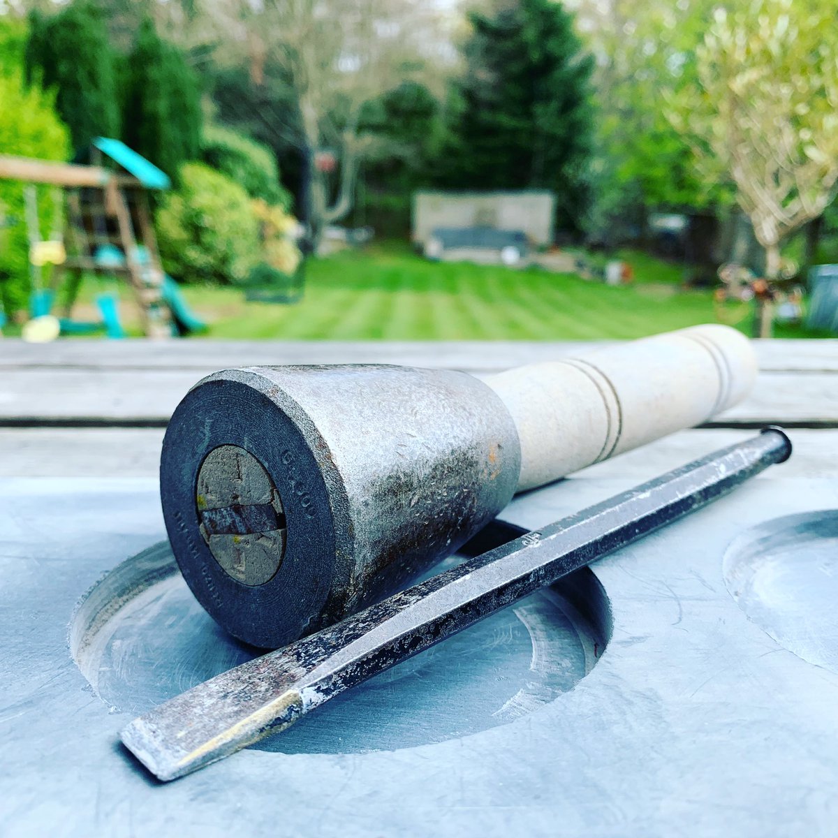slatewineracks's tweet photo. Saturday morning #chiselling in the sunshine with a coffee #slatetray #whiskytray #whisky #whiskylovers #whiskybar #whiskytasting #stonegeek https://t.co/2DoKpVxCzH