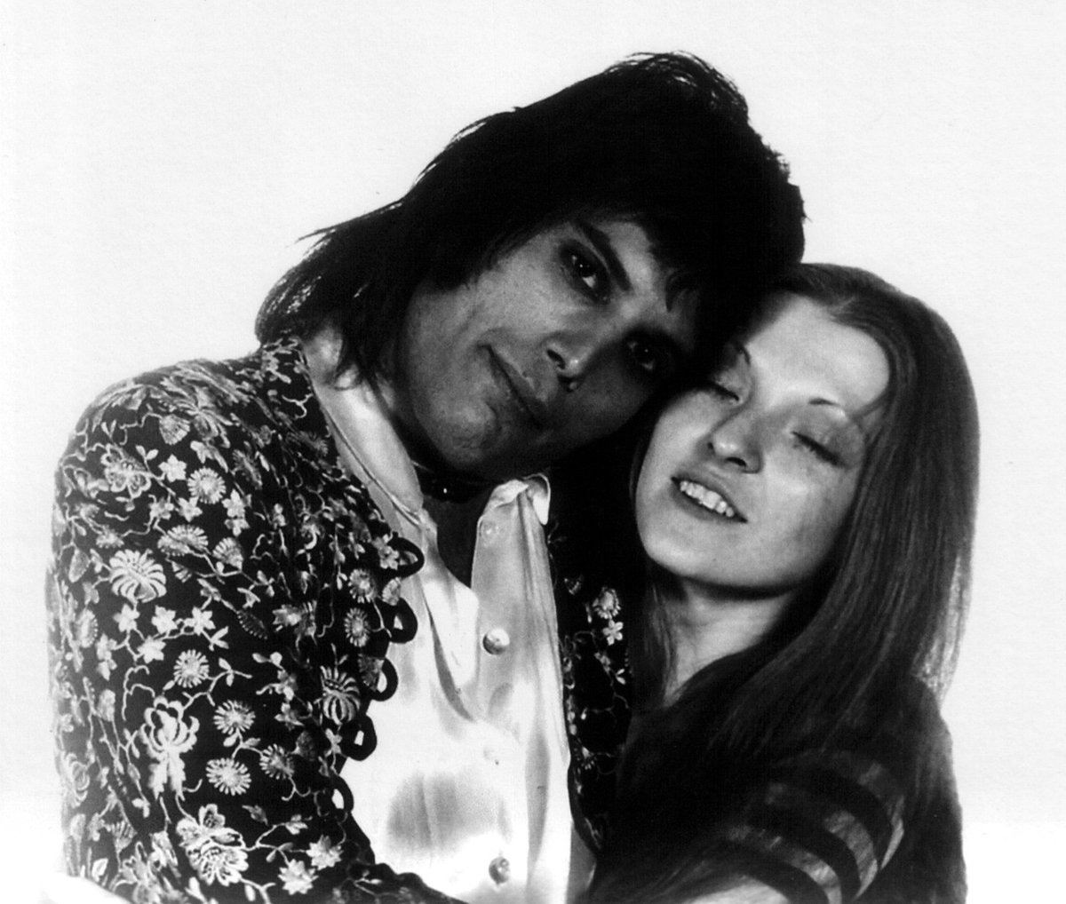 mercurysarchive's tweet photo. Freddie Mercury and Mary Austin photographed my Mick Rock in 1973.
#FreddieMercury https://t.co/pJSbM21eN9