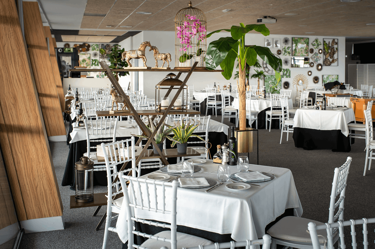 olivanovaresort's tweet photo. Ocean’s restaurant has the best box seat from where to follow the show jumping competition while you enjoy a top-quality meal.

#METOliva #SpringMET2019 #OlivaNova #Equestrian https://t.co/s3FukX7L2M