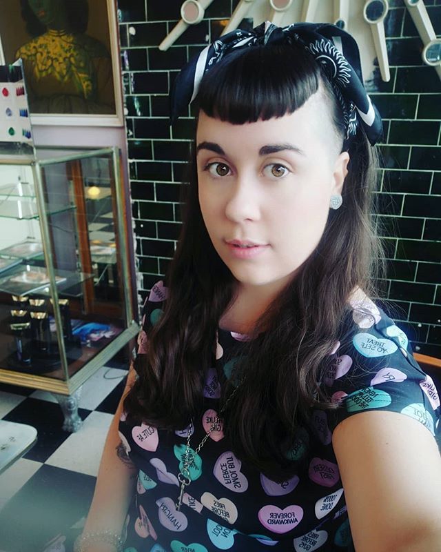 MissMilkyRose's tweet photo. Fresh hair cuts always make me feel the best! 💁 Thanks @zoeimberhair &amp; @doppelgangerhair
.
.
#PinUp #VintageStyle #AltModel #BettieBangs #Undercut #PinupStyle #PinupLife #PinupStyle #PinupLifestyle #DailyPinup #PinupsOfInstagram #PinupHair https://t.co/eV3eNvTFH6 https://t.co/wtdkJx7eDm
