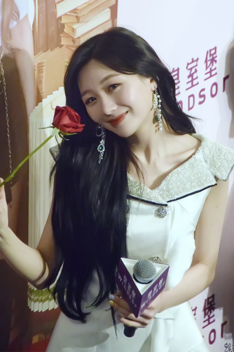 Juicerror's tweet photo. 190323 홍콩 기자회견

#러블리즈 #Lovelyz 
#류수정 #수정 #Sujeong 

🌹

@Official_LVLZ https://t.co/Np3qdB9ZDS
