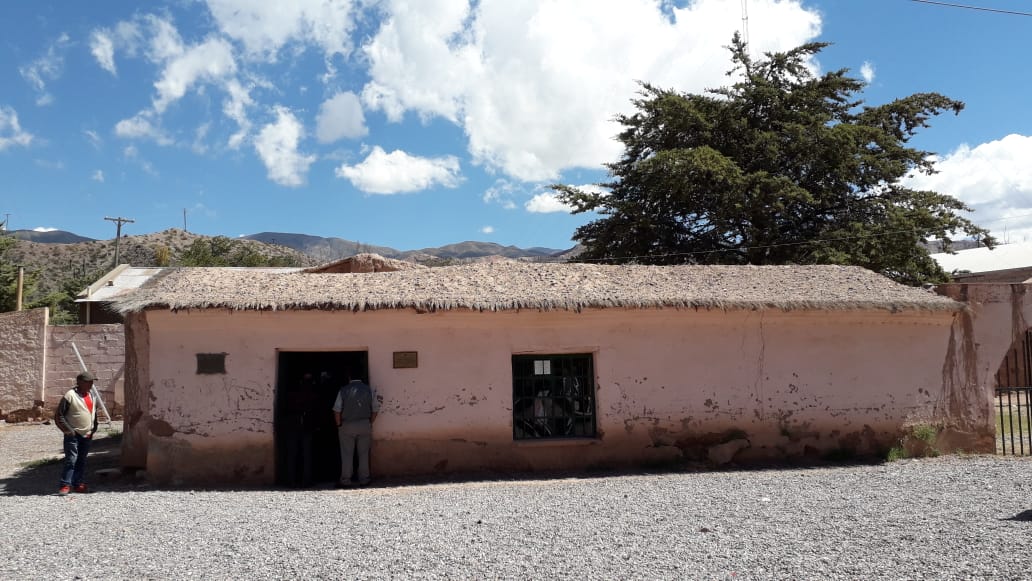 valenmillon's tweet photo. Acompañados por Teresa de Anchorena Presidenta de la Comision Nacional de Monumentos recorrimos la antigua Posta de Huacalera. Hablando de un proyecto para su restauracion y puesta en valor. #Jujuy @monumentos_ar @GobiernoJujuy @diegovaldecanto https://t.co/2xwd0JtFlJ