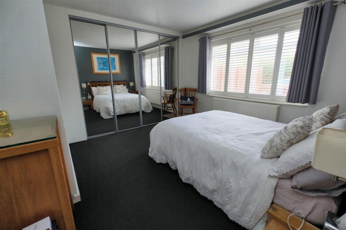 MSEstateAgents's tweet photo. Westmeads Road, Whitstable
£465,000 3 double bedrooms

With three double bedrooms - this is a large bungalow. Take a look at the floorplan to see how each member of the family can enjoy their own space as well as relax in the open plan living space. https://t.co/Xpdsm7AvFg https://t.co/b0aepcnsOF
