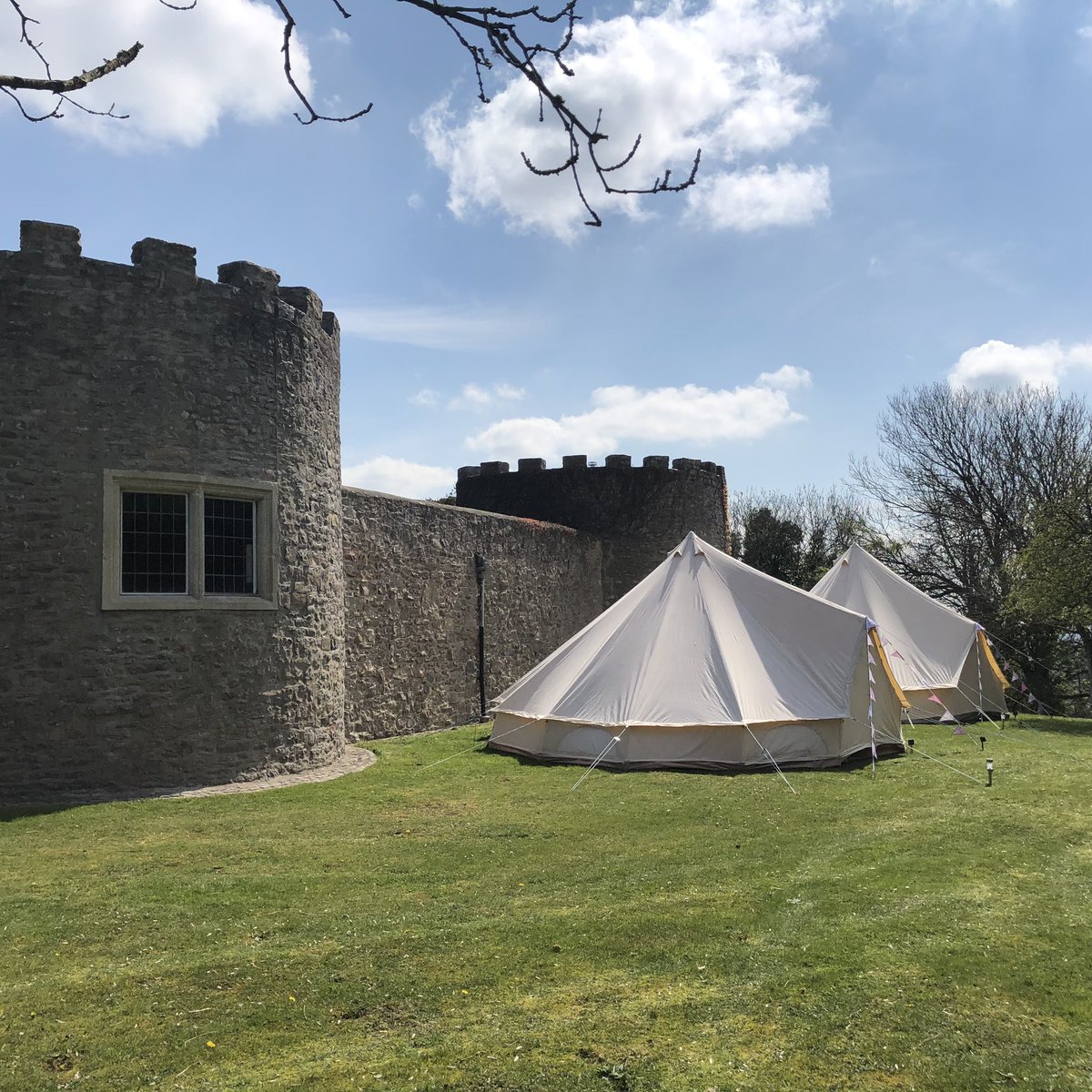 And we’re off! The first wedding of the year and the sun is shining. Just two bells booked out which was a nice way to start to the season! At the beautiful Walton Castle, Clevedon. Congratulations to Beccy and Matt💕💕💕💕 #wedding #henparty