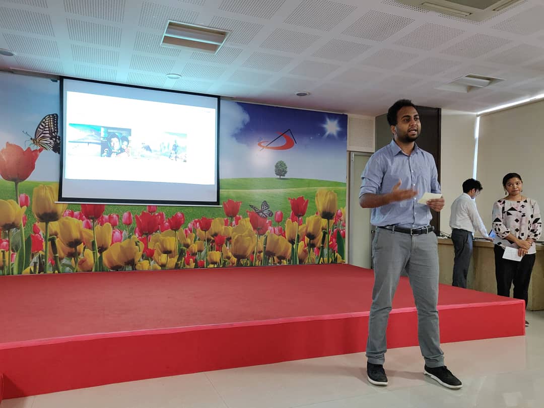 stpaulsice's tweet photo. One group of our advertising students presenting their strategies to promote their live client, Jokotta Discoveries.
.
Good job, guys!
.
#DiplomaInAdvertising #AdvertisingBatch #MediaSchool https://t.co/3lplGwAWW4