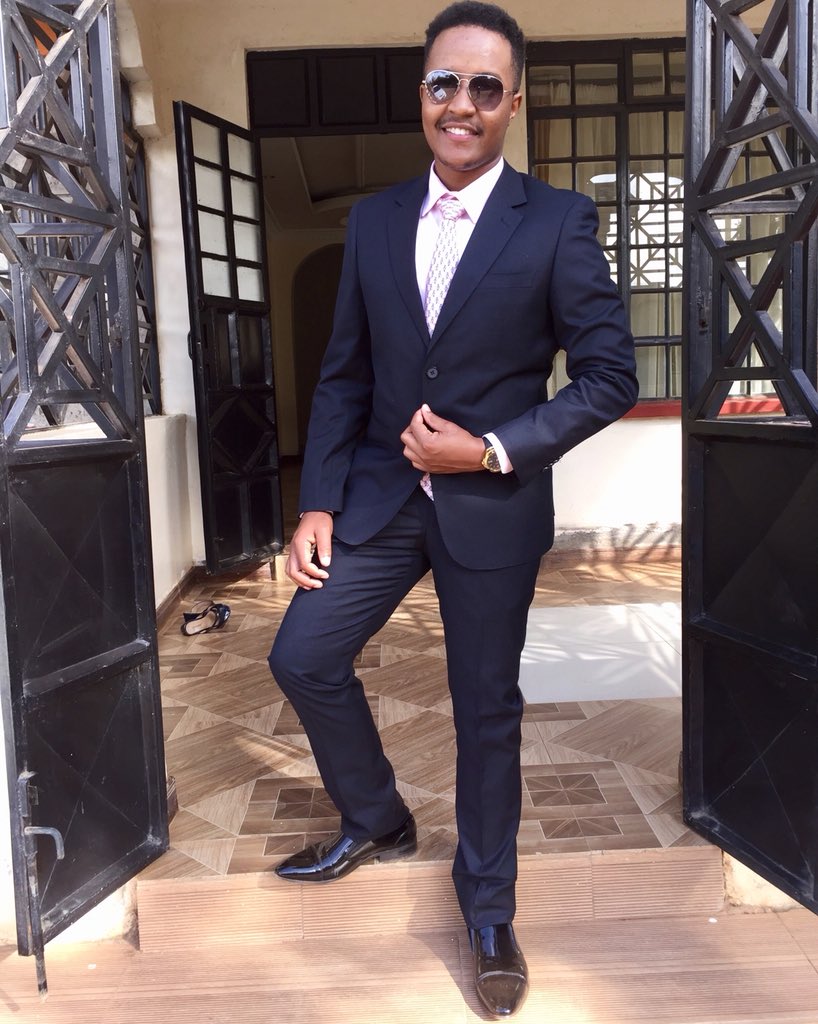 ian_smeezy's tweet photo. Good morning 😃 May you all have a lovely day as for me I’mma make sure i have all the fun in my cousins wedding 👰 #Wedding_Day #Suited_4_the_Suit #Smart_Always #Smart_gang #Turn_up_squad https://t.co/8apI7YOaRB