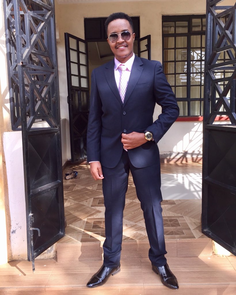 ian_smeezy's tweet photo. Good morning 😃 May you all have a lovely day as for me I’mma make sure i have all the fun in my cousins wedding 👰 #Wedding_Day #Suited_4_the_Suit #Smart_Always #Smart_gang #Turn_up_squad https://t.co/8apI7YOaRB
