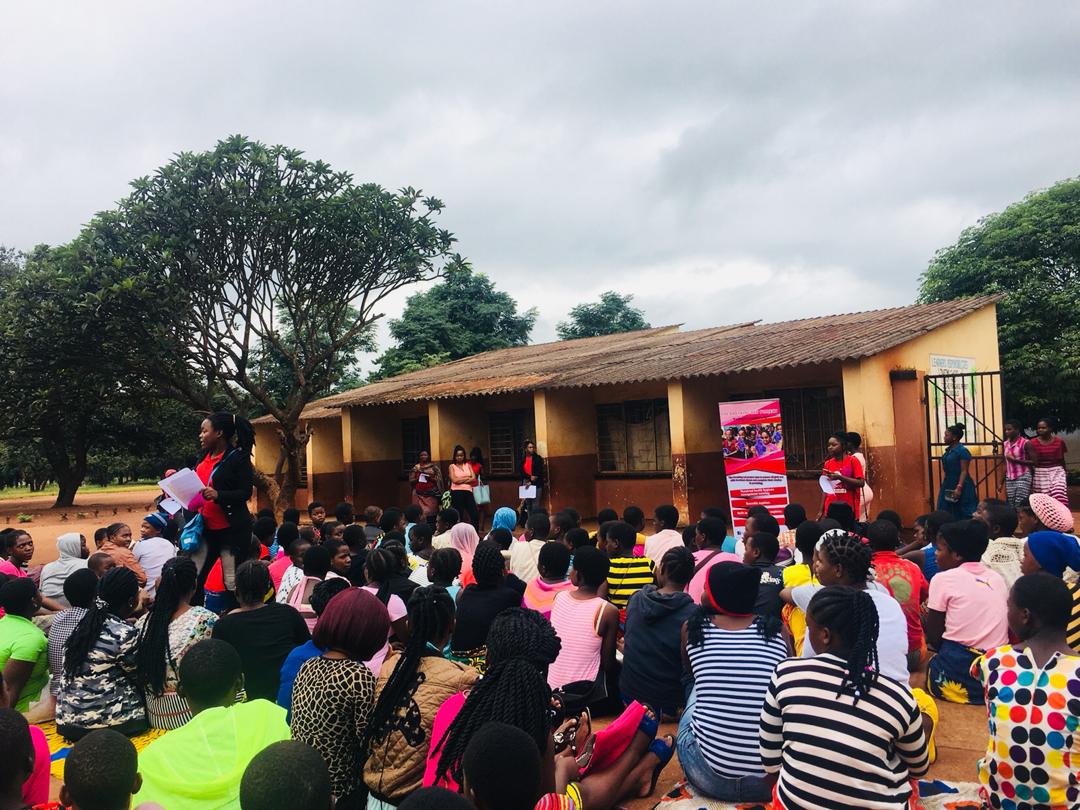 UKANI_265's tweet photo. In mgona community this morning, as we continue with the breaking red project. Pushing for proper menstral health care and education 
#thebreakingredproject
#endperiodpoverty 
#menstralhealthmatters https://t.co/v8U0jSk0oC