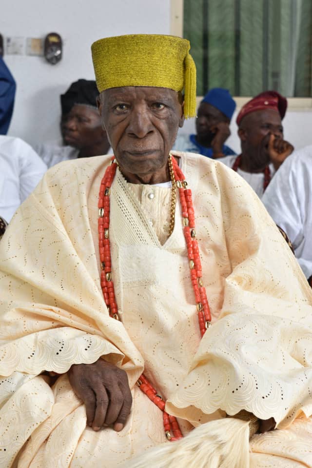 iruvilcda's tweet photo. The Executive chairman of Iru VI LCDA Princess (Hon) Rasheedat Abiodun Adu celebrating the 25th coronation ceremony of His Royal Highness Alayeiluwa Oba Idowu Abiodun Oniru, Akiogun (II)  Oniru of Iru Land and Environs.  Kabiyesi o !!!
Thanks to everyone who celebrated with us. https://t.co/CTQx3Xiets