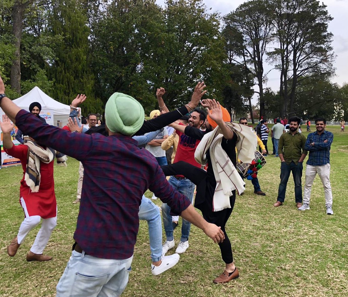 ElizabethLeeMLA's tweet photo. You can always count on #Canberra’s vibrant Indian #community to put on a great event! Happy #Vaisakhi Mela to all our #Canberrans from Punjab and Haryana. #Thankyou for once again covering #Stage88 in so much colour, dance and music! https://t.co/wXpRVATrw2