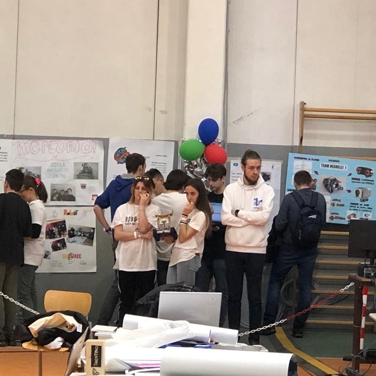 RoboVallauri's tweet photo. Finali Nazionali Day 2: grande giornata per i ragazzi della #RescueLine che trovano fin da subito la giusta formula per affrontare le insidiose salite proposte nei proibitivi percorsi proposti dalla giuria tecnica.

#robocupvaldarno #finalinazionali https://t.co/CosoWWobbw