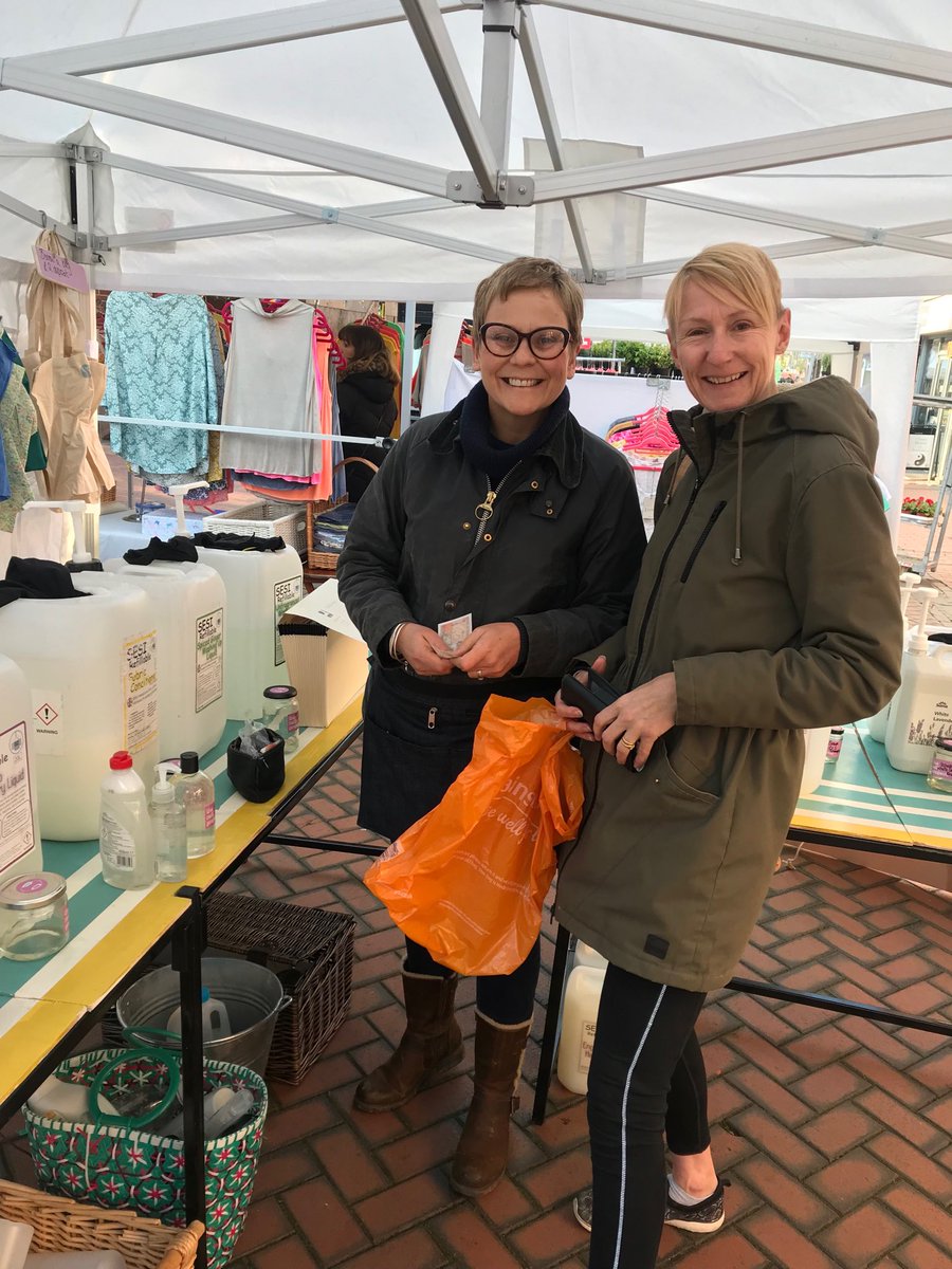 therefillproj's tweet photo. First refiller the day #chesham #PlasticPollution #noexcusenottoreuse #market https://t.co/ONsPqq0U6O