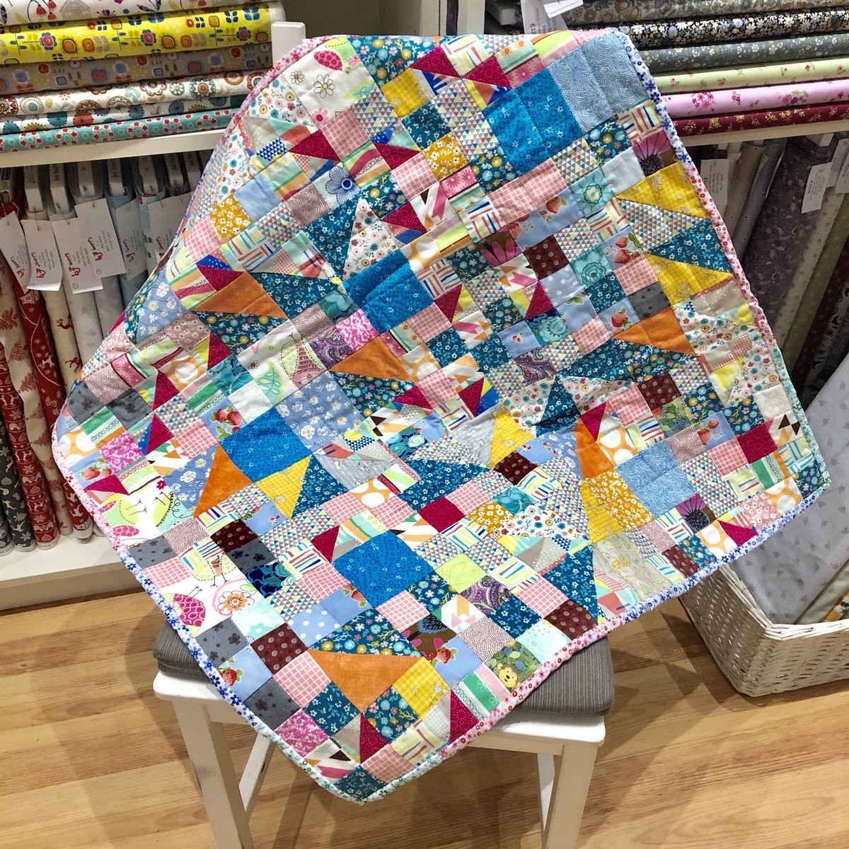 Gather_N_Sew's tweet photo. Here’s a little inspiration for using up your fabric scraps. This amazing quilt has been kindly donated for Project Linus and it’s recipient will no doubt love all the colours 🌈 #fabricshop #patchwork #quilt #quilting #projectlinus #blankethug #fabric #patchworkfabric #sewing https://t.co/Kixvf39aht