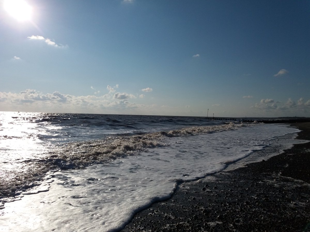 ENGLISHFUTURES's tweet photo. Fresh but sunny #SaturdayMorning on #Hornsea beach. #ViewYorkshire #BBCWthrWatchers #PlasticFreeHornsea https://t.co/NJ3NQXIXOe