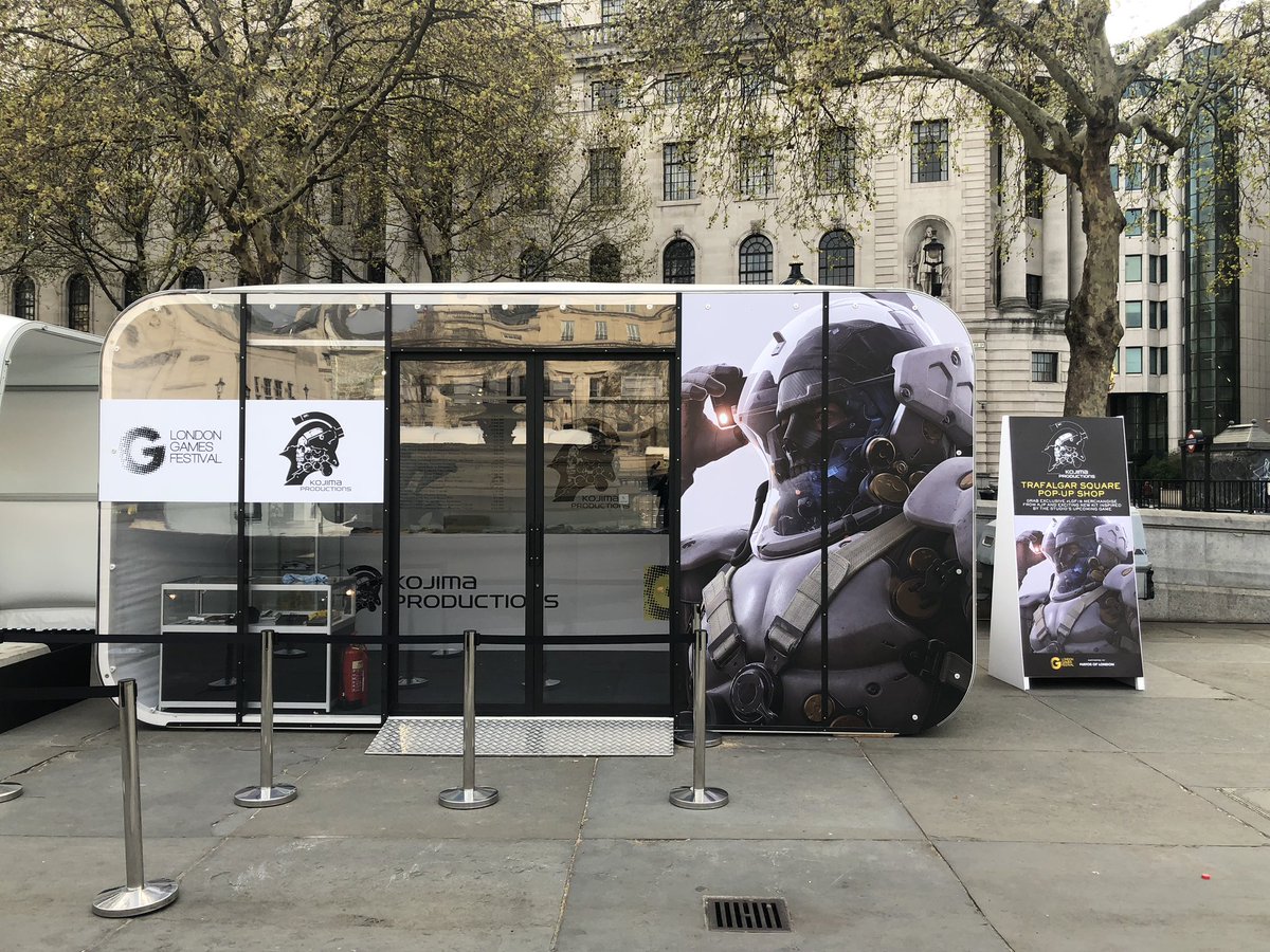 Kaizerkunkun's tweet photo. KOJIMA PRODUCTIONS pop-up shop exclusively at Trafalgar Square today! Just today! 
本日土曜日ロンドンのトラファルガー広場にてコジプロのポップアップショップが1日限定オープンします！お近くの方は是非👍 https://t.co/wsLlwgXFq4