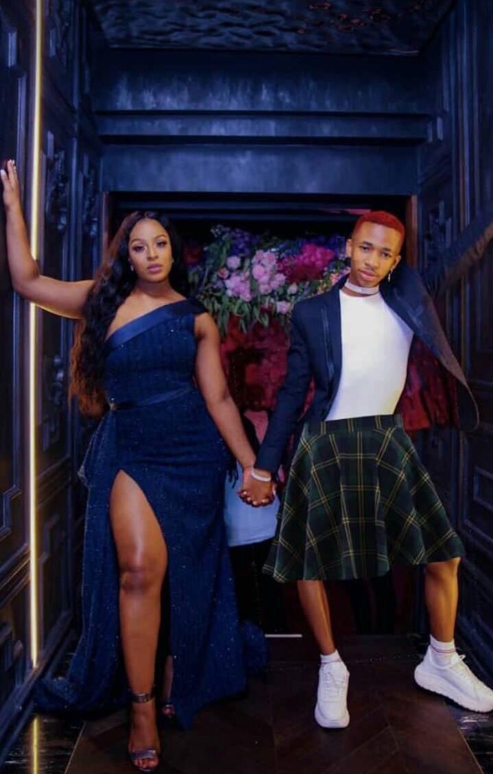 mokolokotwane's tweet photo. At least someone has bought Lasizwe a skirt ๐! Hube ha e tshwane le setlheโ Fixing the country #15YearsOfE https://t.co/ulGvTV6py0