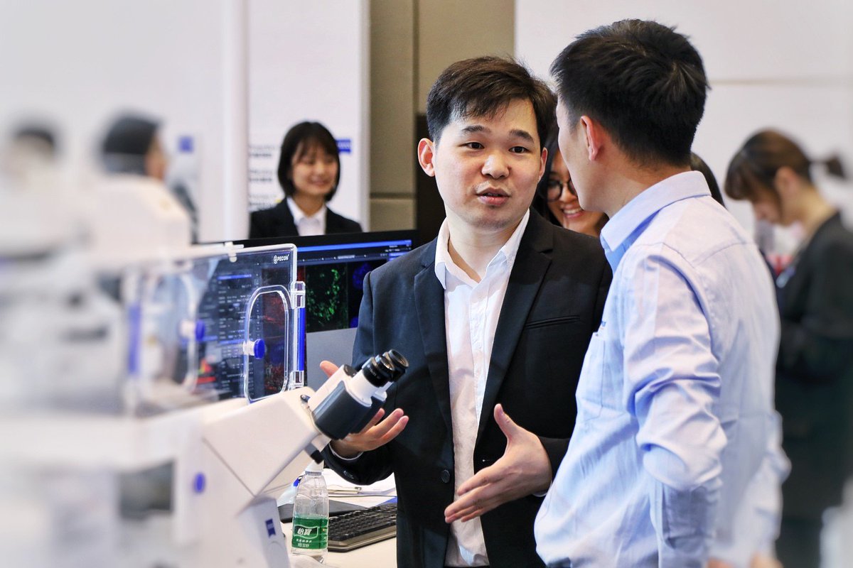 zeiss_micro's tweet photo. Visitors of the 2019 National Academic Conference for Cell Biology in Tianjin, China were the first ones to experience the new ZEISS #lsm9 family with Airyscan 2 live this week. Thank you to everyone who stopped by our booth to learn about the new #zeiss_multiplex mode! #confocal https://t.co/Zgbsd5g1pT