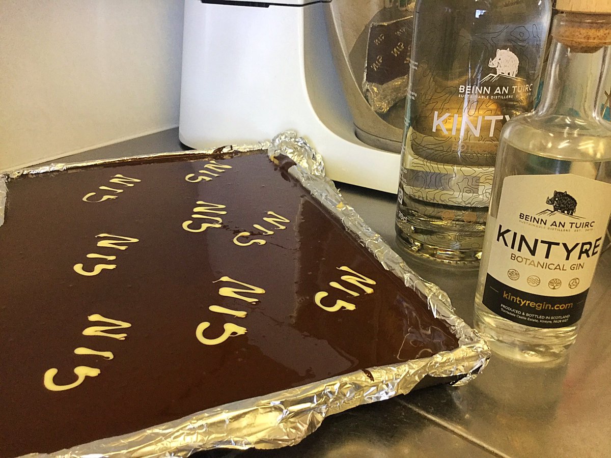 MuneroyFrannsam's tweet photo. To celebrate #kintyre @GintyreFest we’ve made delicious @kintyregin millionaire shortbread 🍸🍰@ExploreKintyre #explorecampbeltown #exploregin #explorecake @NickNairn @DougieVipond @JohnTorode1 let the fun beGin https://t.co/6Lf2dNL6Zn