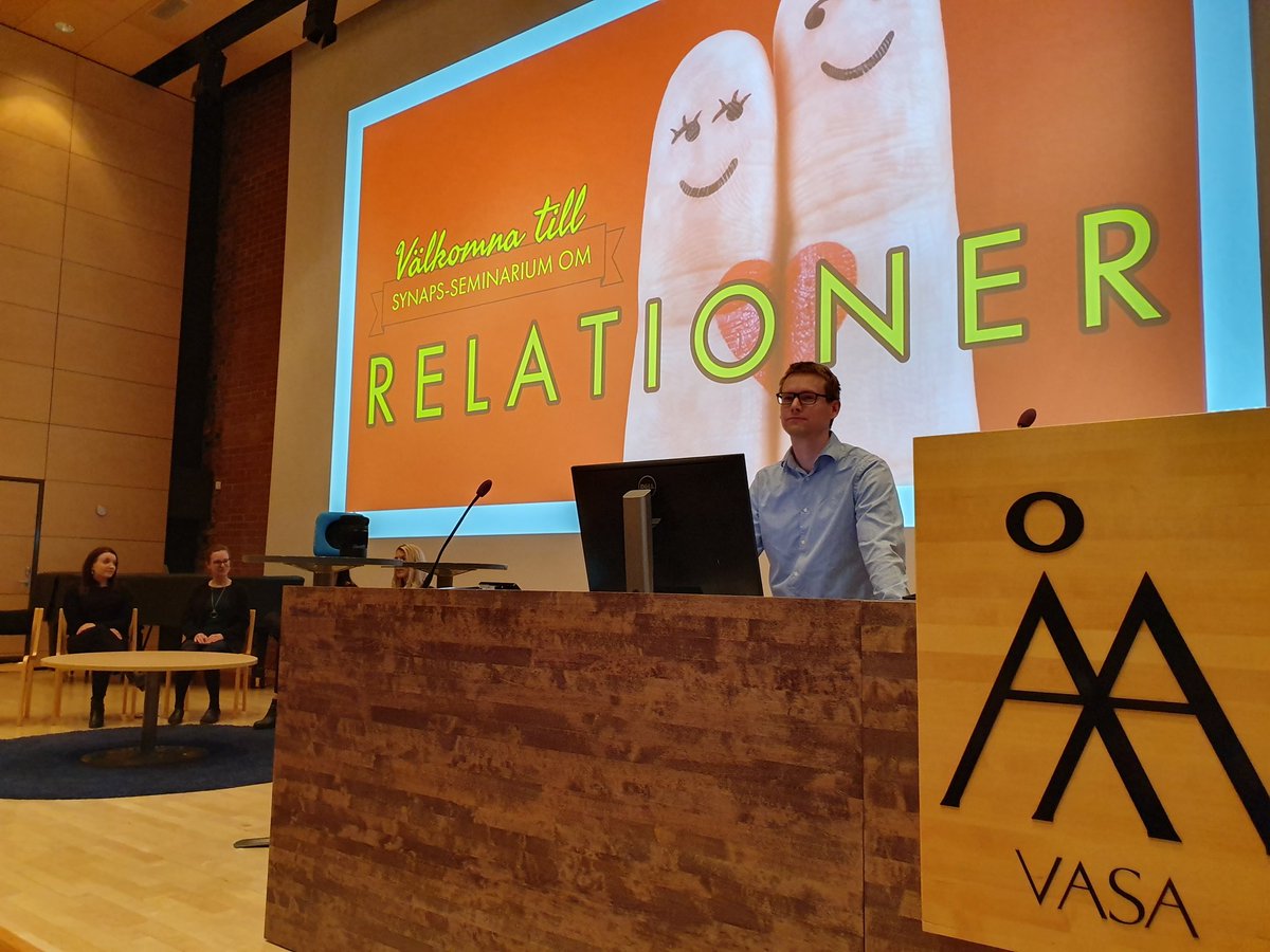 SimonHansell's tweet photo. Just nu: KICK-OFF för ny gymnasiekurs i psykologi i samarbete med universitetsstuderande. #psykologi #synaps #Vi7 #ÅA https://t.co/0v6x1HAEtt