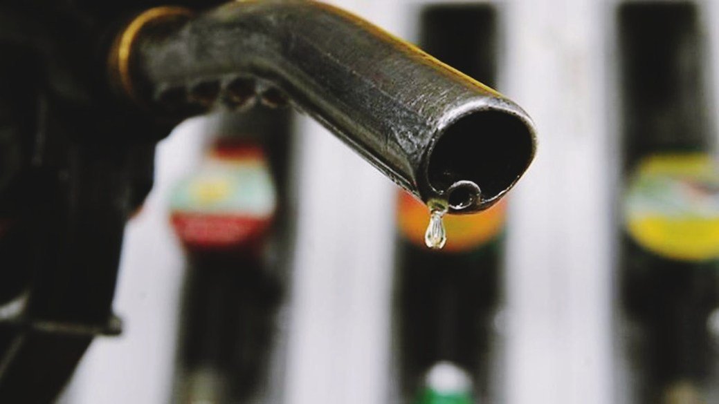 summitnigeria's tweet photo. Fuel Scarcity: No Cause for Alarm, Major #Oil Marketers Assure Nigerians - #ClementIsong #DAPPMA #DeboAhmed #FuelScarcity #IPMAN #MOMAN #NduUghamadu #NNPC #OlufemiAdewole #Petroleum - https://t.co/G8ftWzO2mB https://t.co/B2vmbxy1n4