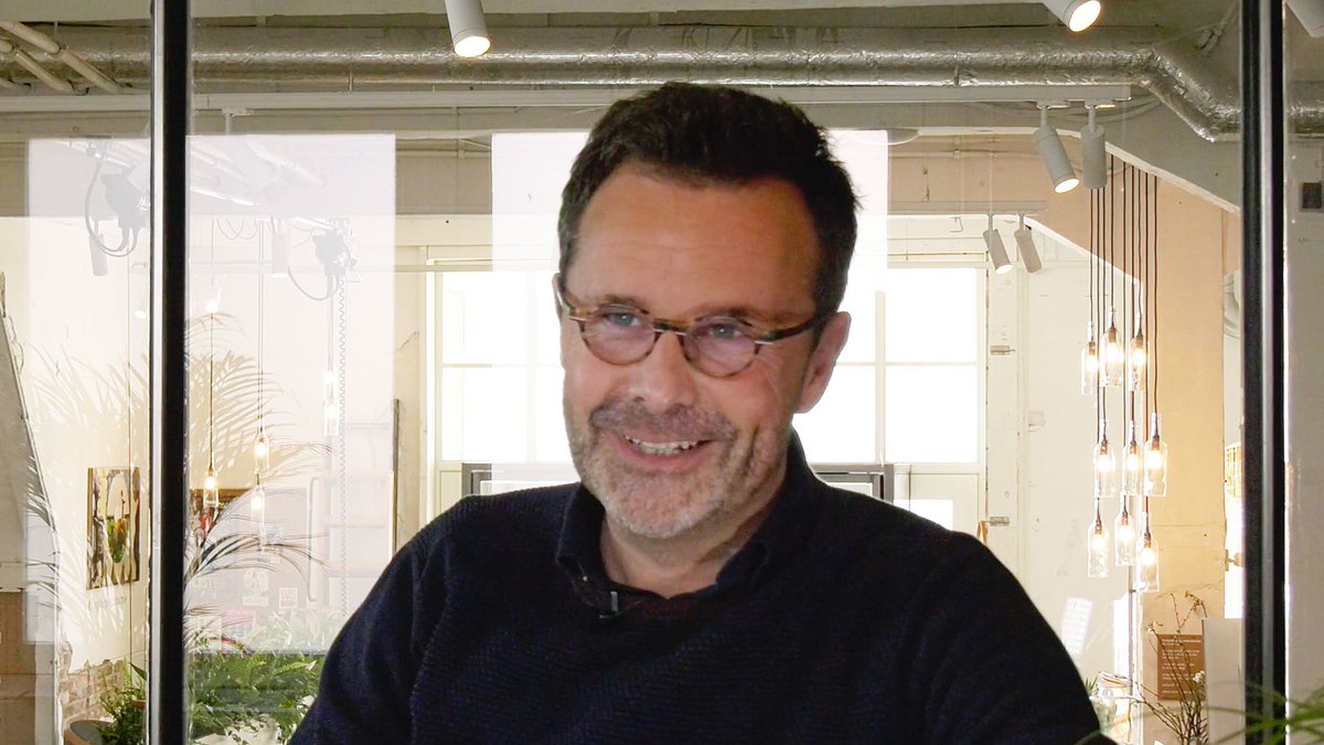 Passionair's tweet photo. Korte film: ik interviewde ondernemer Martin Schuurman (van o.a. MKB Brandstof en LaatBloeien) over zijn eerste werkcafé in Haarlem (en binnenkort ook in R'dam) en inzet voor maatschappelijke vernieuwing.

https://t.co/m1WVe7H5q6 https://t.co/hwTIUaAzj6