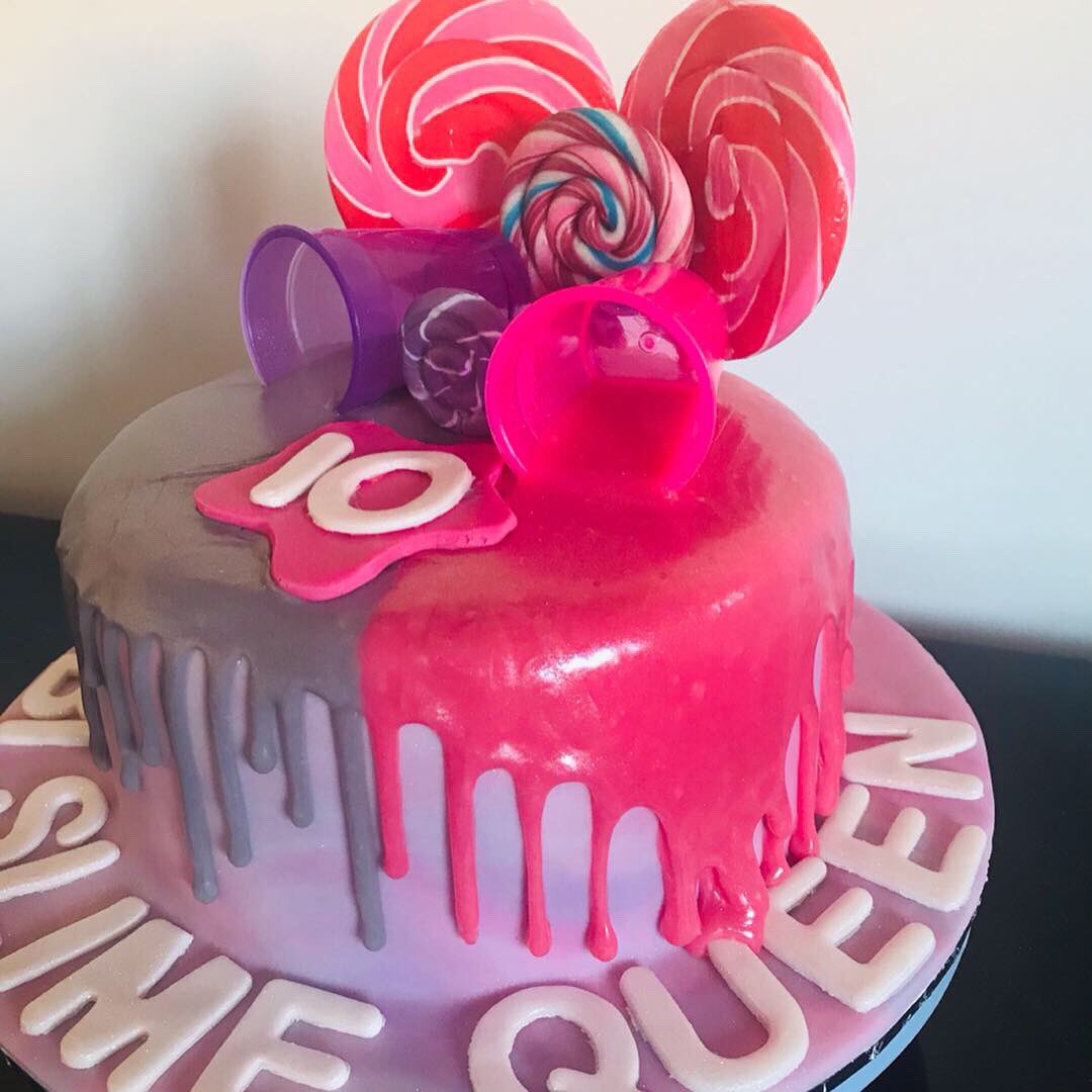 stephmcd90's tweet photo. Made this for little Abi’s 10th birthday. She loves slime and she loved her slime cake. Quadruple chocolate may I add. Chocolate sponge cake, chocolate buttercream, chocolate spreads and the slime is white chocolate ganache. #StephsCakes #AmateurBaker #SlimeCake #Slime https://t.co/7tknUyXV03