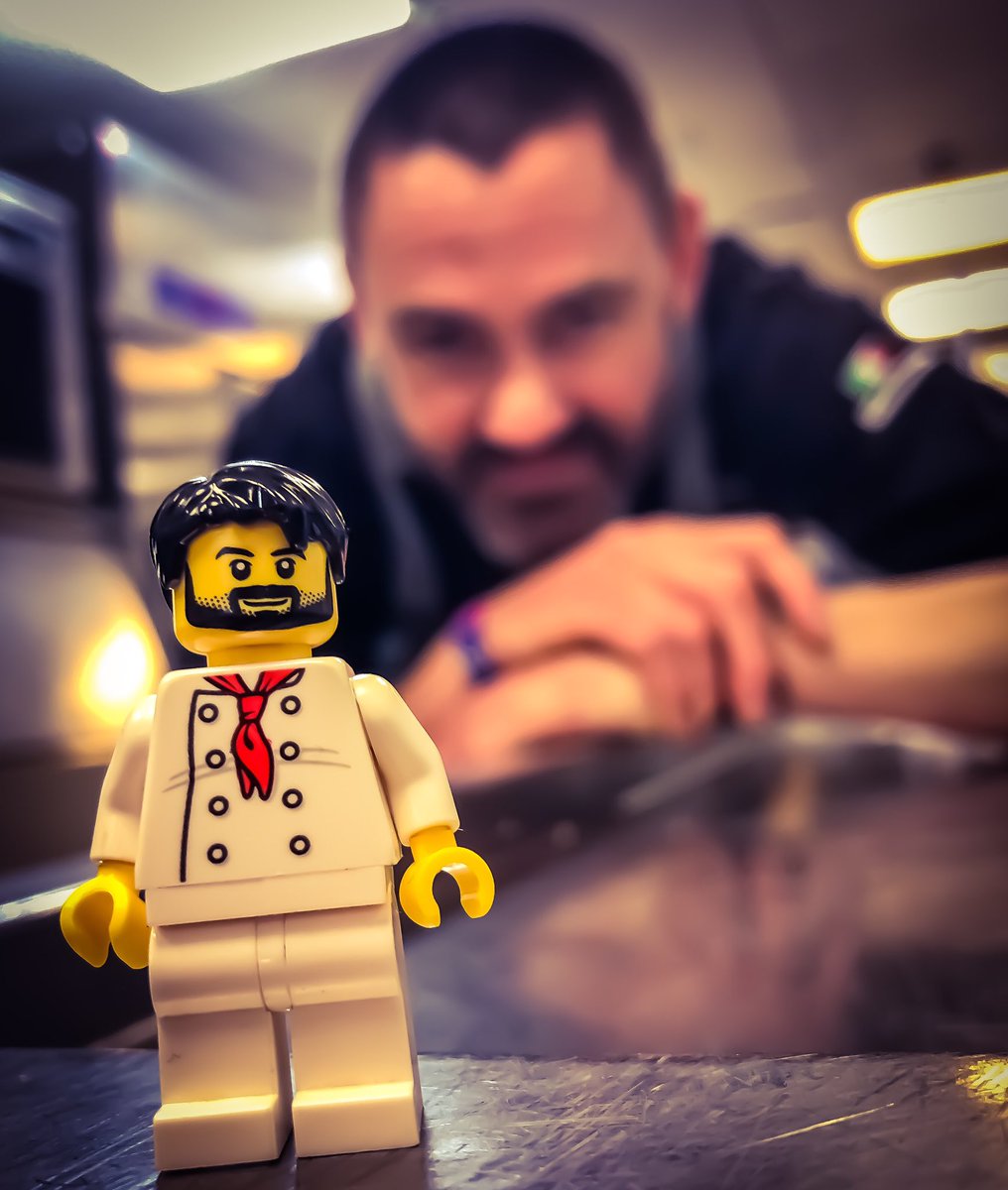 mylegoman's tweet image. The #londonkitchensocial, a way to #chefnetwork, get some amazing #foodphotographs of your cuisine and.... be with the brands ... genius idea ... @pavlovaandcream occasionally lobbed in with a bit of Lego fun @DunkyJP on the pass at the @LDNKitchenSoc #brightideas