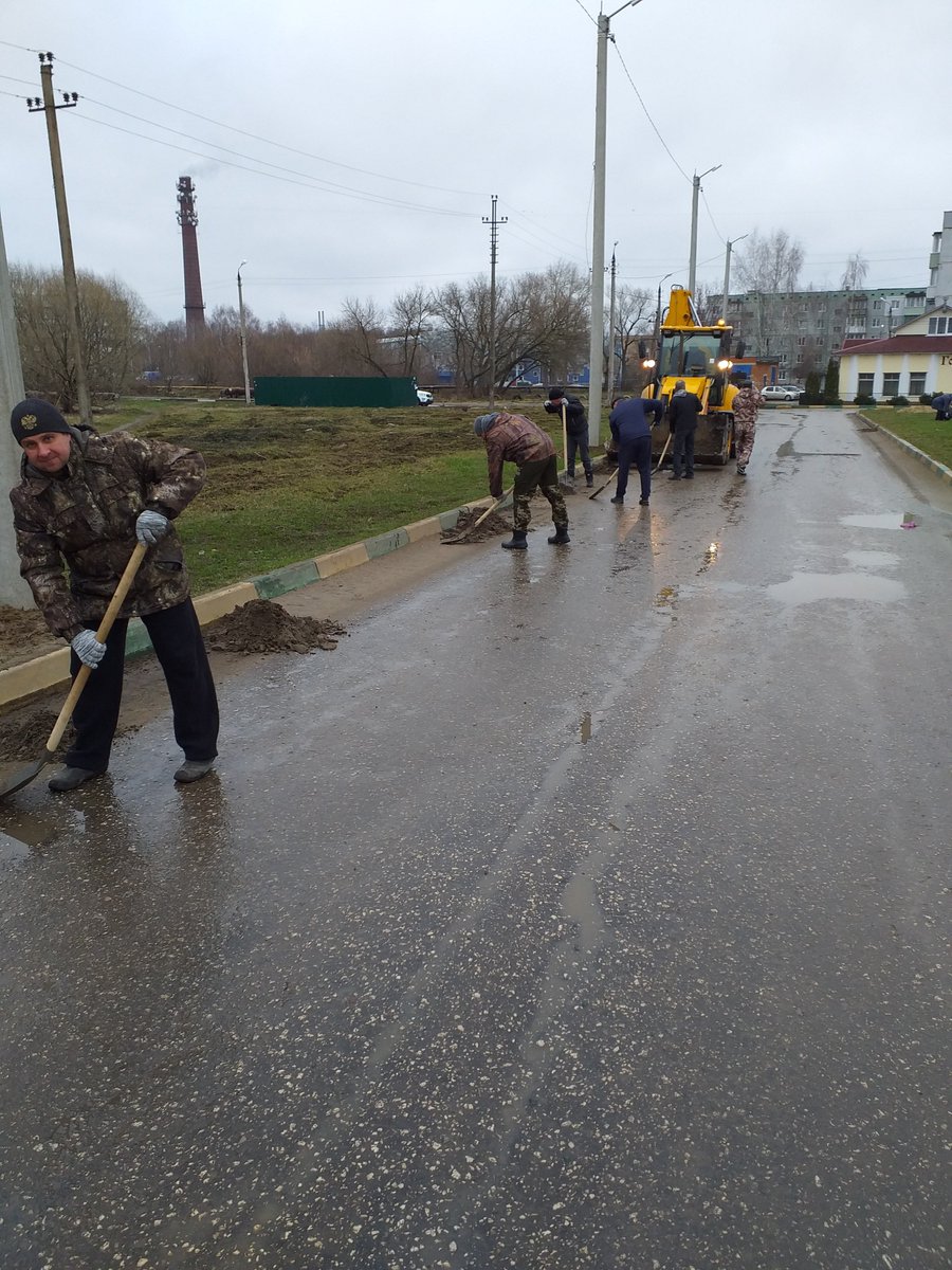 mupkomvenev's tweet photo. МУП "Коммунальщик" на субботнике. https://t.co/jFwBeCbzss
